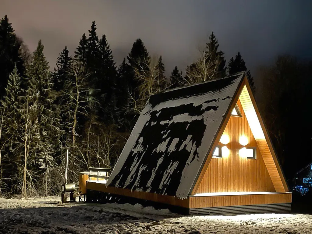 Коттедж Коттедж Уютный а-фрейм с камином и купелью на террасе — Сычево