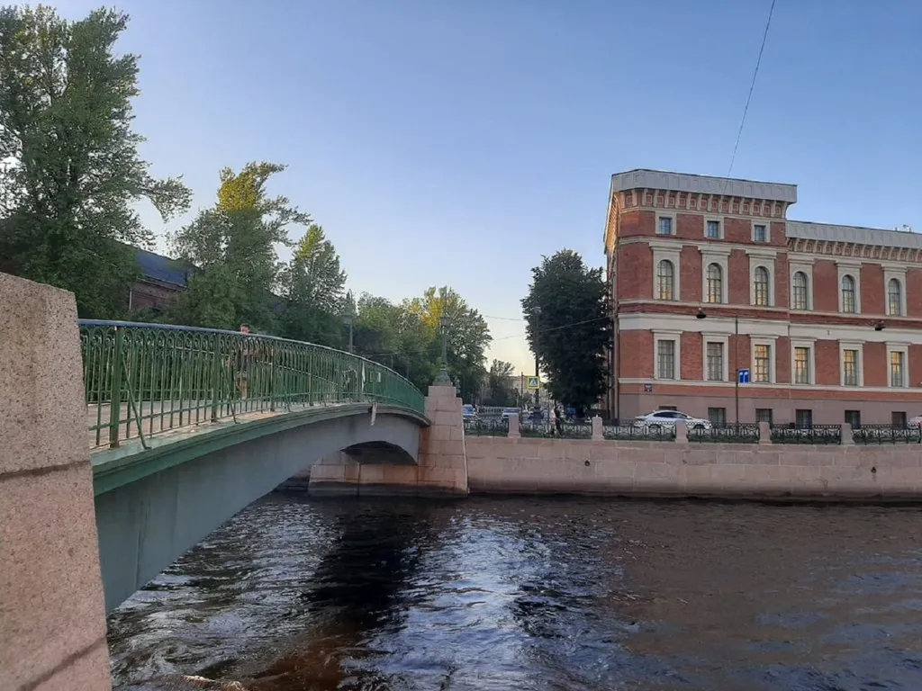 Квартира Квартира Ван-Гог у Мариинского театра, над легендарной аптекой Ночь, улица.. — Санкт-Петербург