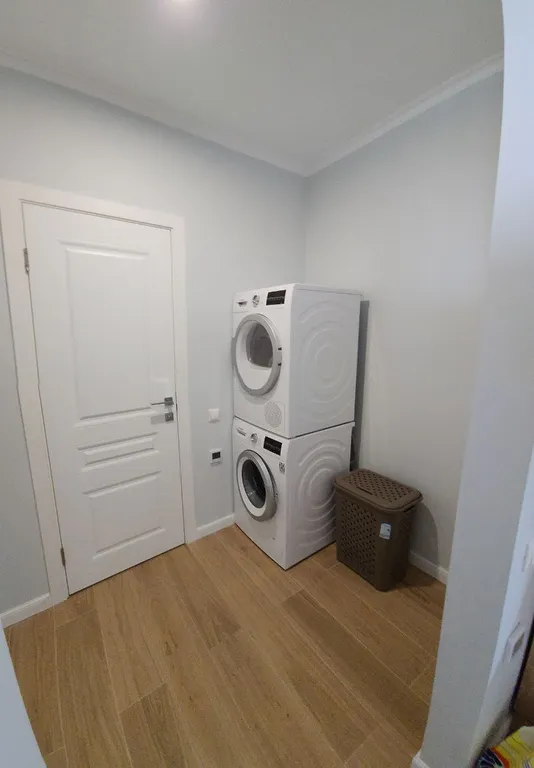 Дизайнерская евротрешка видом на Москву - реку.