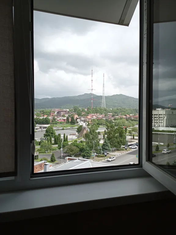 Квартира с видом на набережную и горы