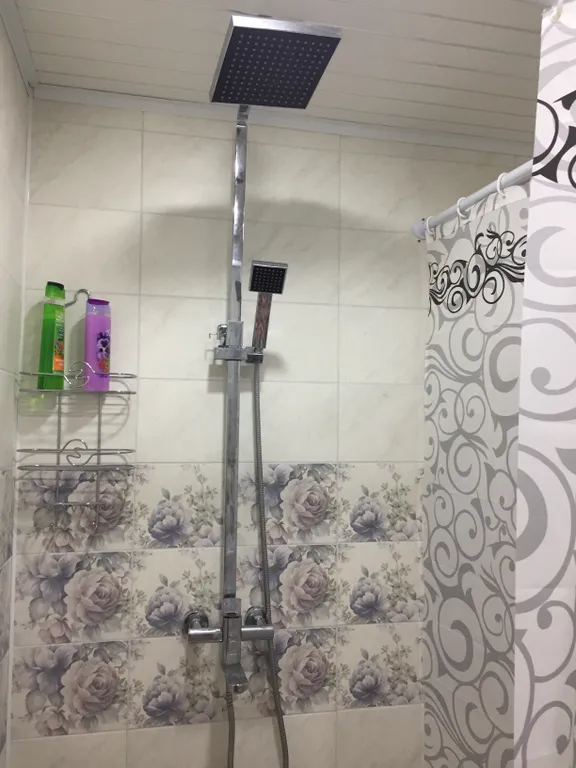 Цветочный домик у леса