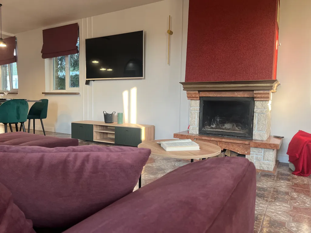 Коттедж на берегу Невы с lounge в гараже