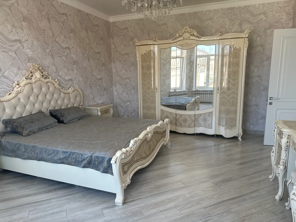 Большой красивый дом у моря