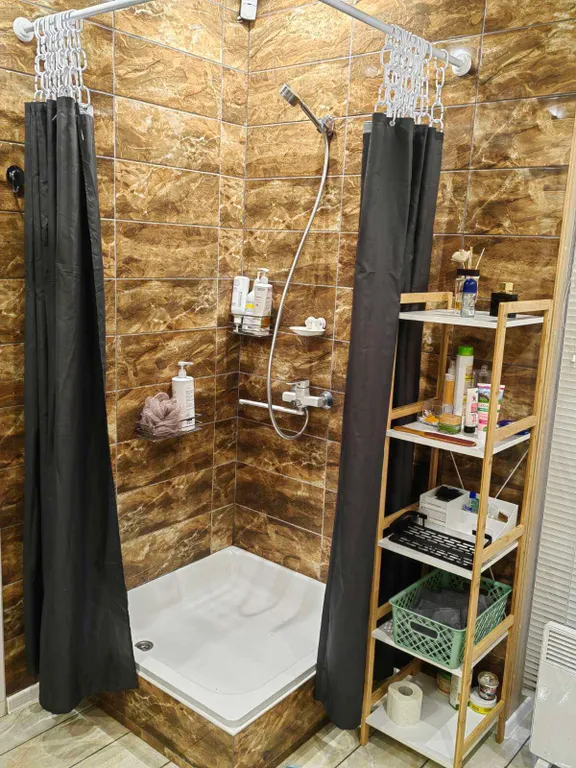 Дом в тихом и живописном месте на берегу озера