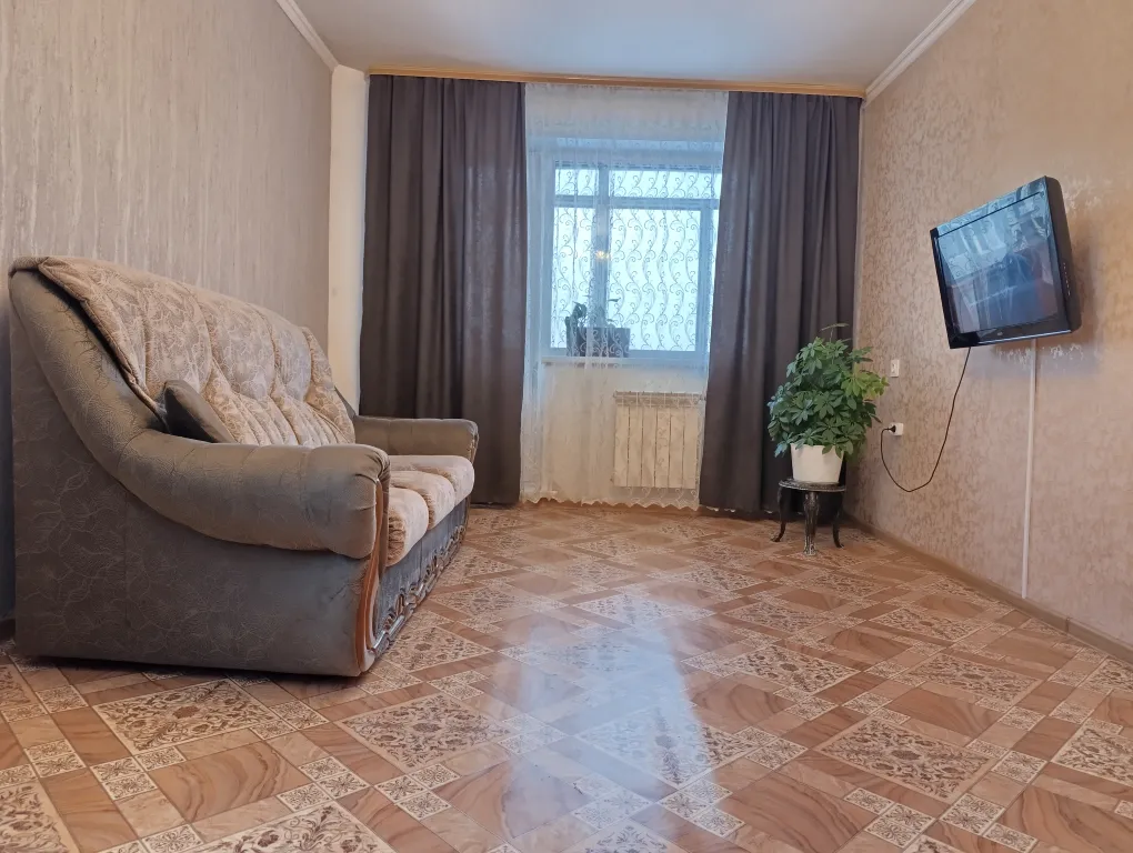 Просторная двухкомнатная квартира с видом на Кузнецкую крепость