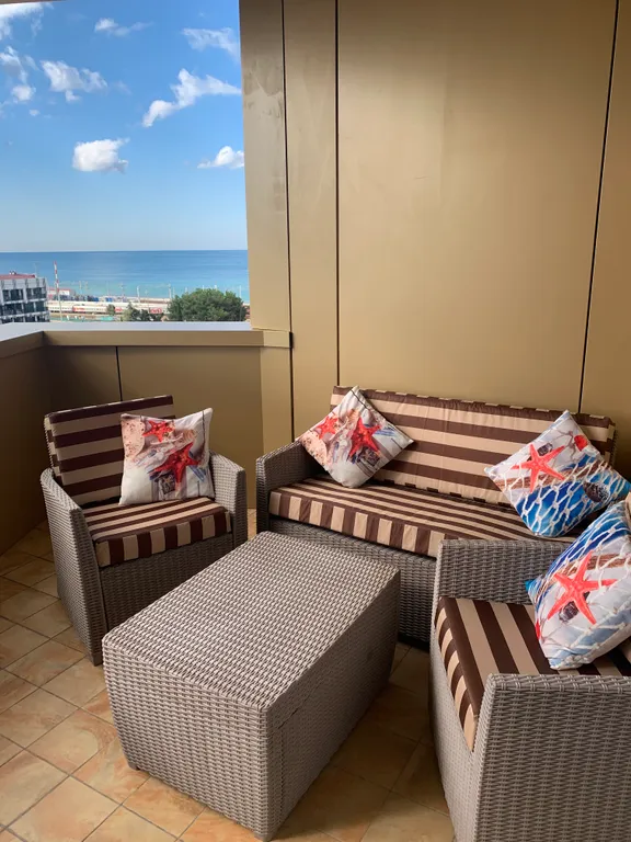 Просторная квартира с видом на море и горы