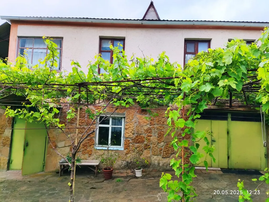 Большой дом у моря