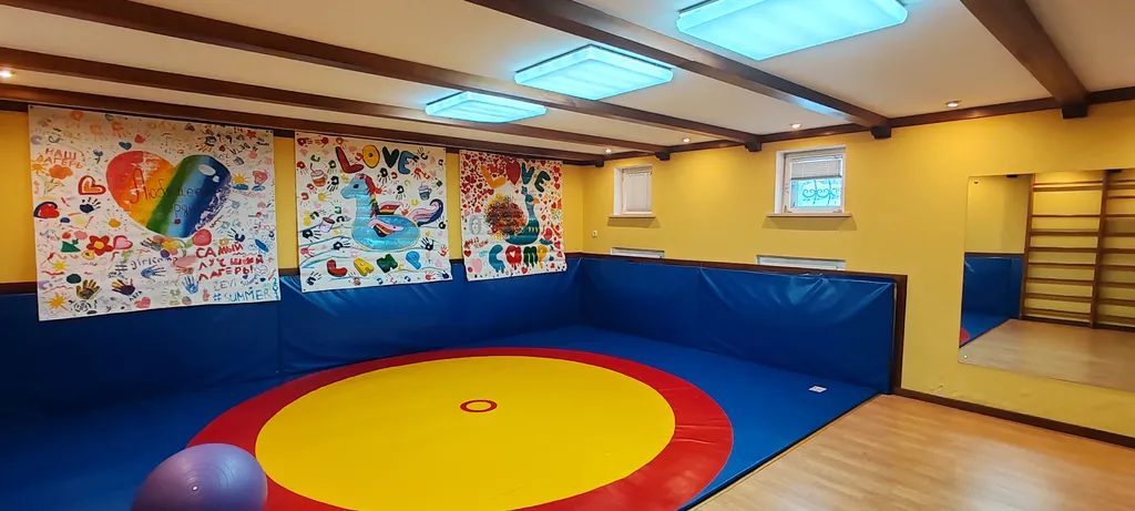 Котедж в классическом стиле с бассейном, сауной, бильярдом