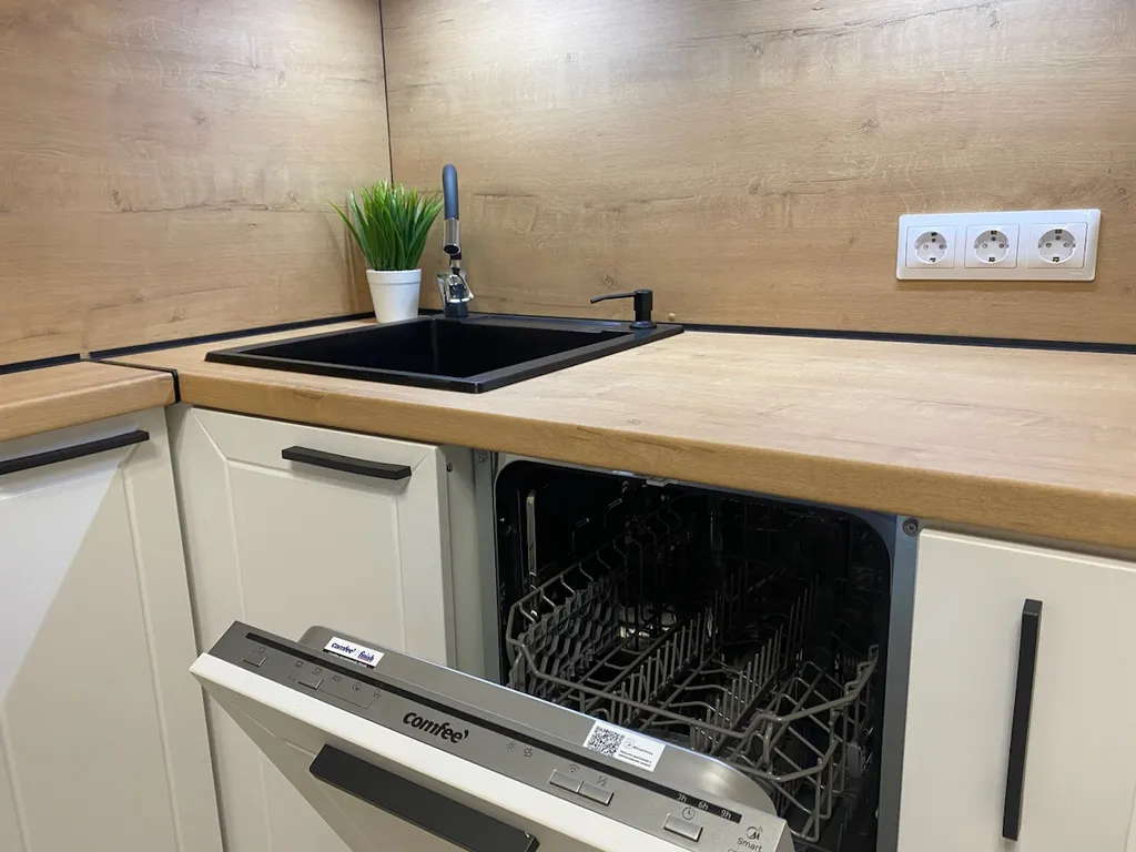 Красивая, новая, уютная студия недалеко от моря