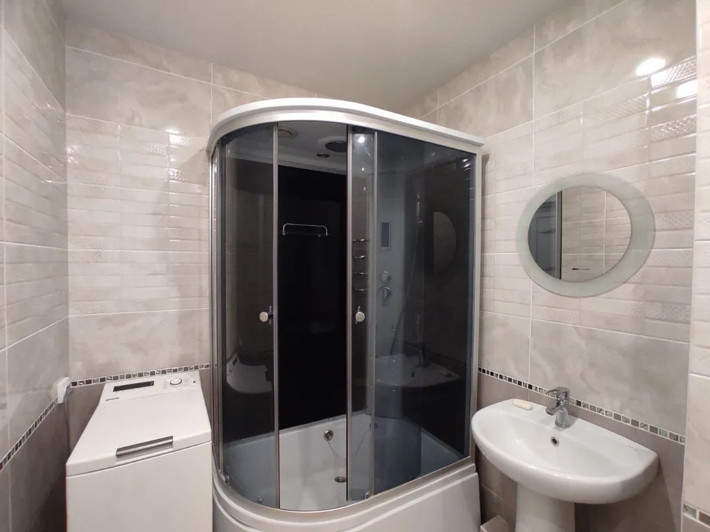 Однушка у озера с кондиционером и свежим ремонтом