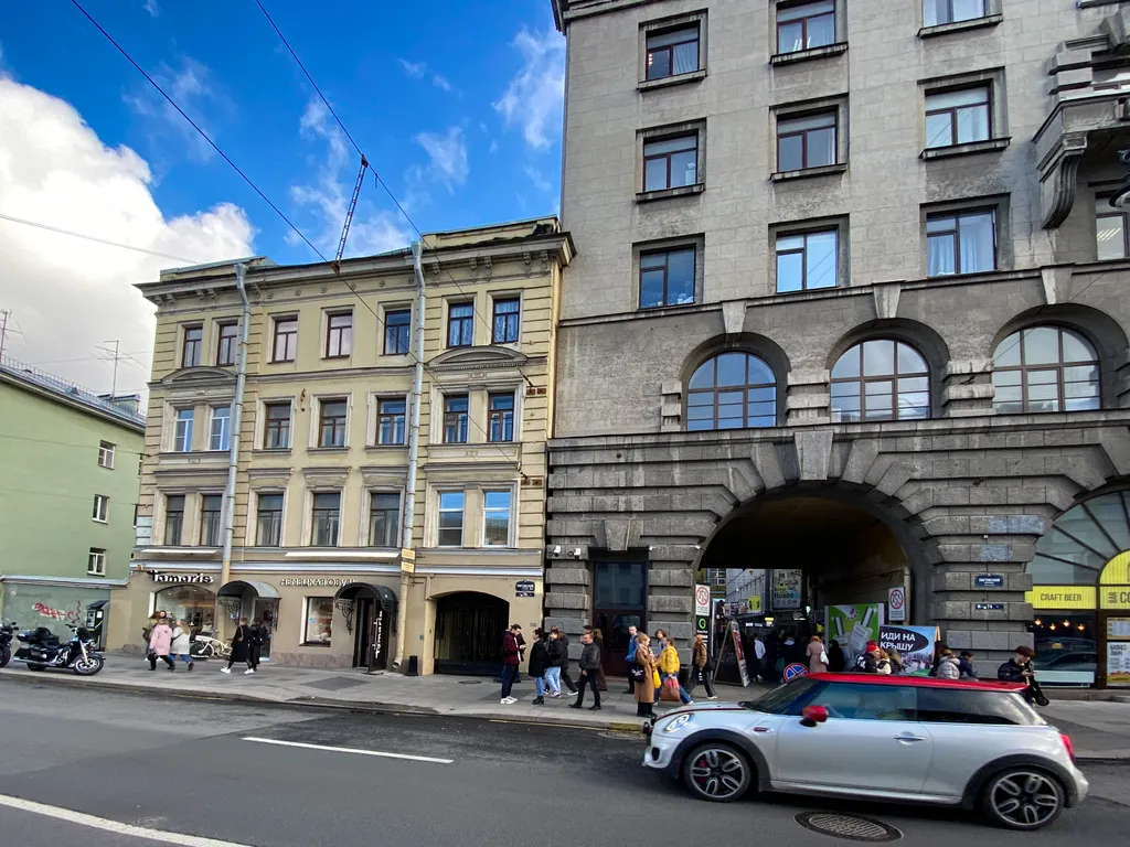 Дизайнерская квартира на этаж с парковкой