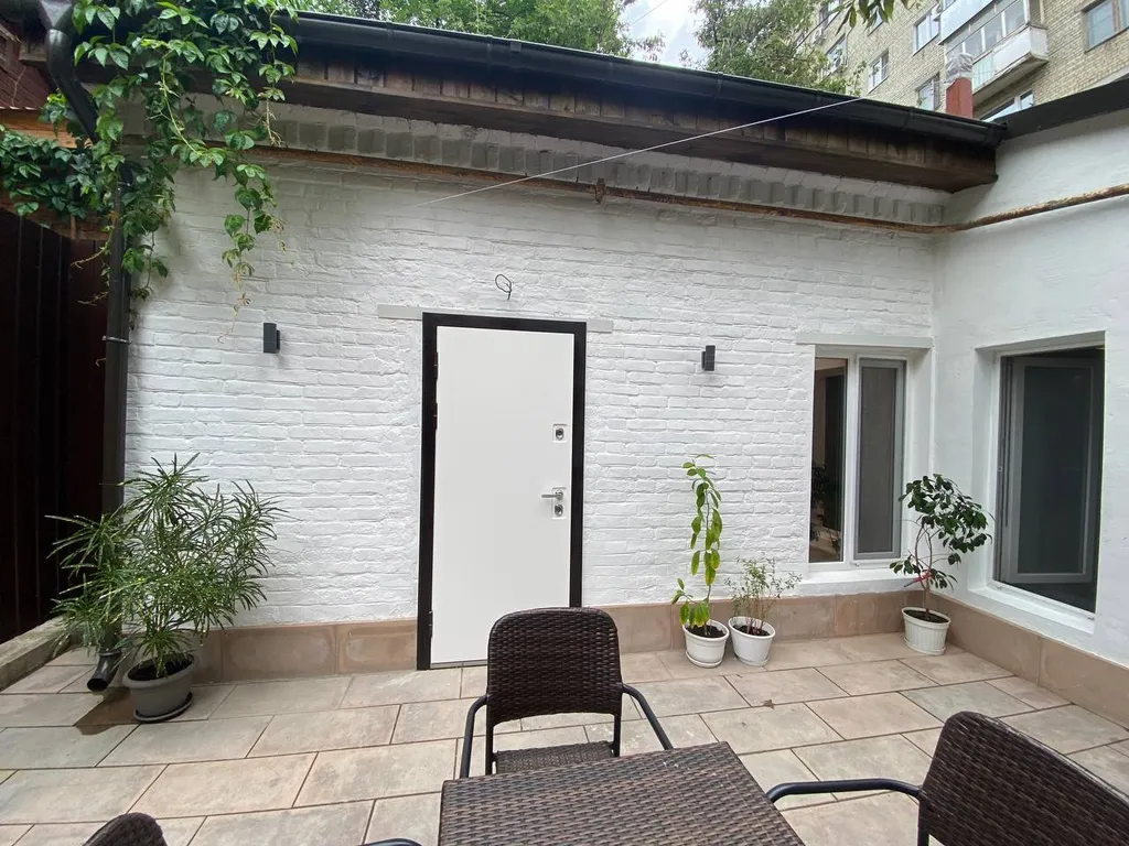 Двухуровневый номер-студия в стиле лофт с открытой ванной Нежность