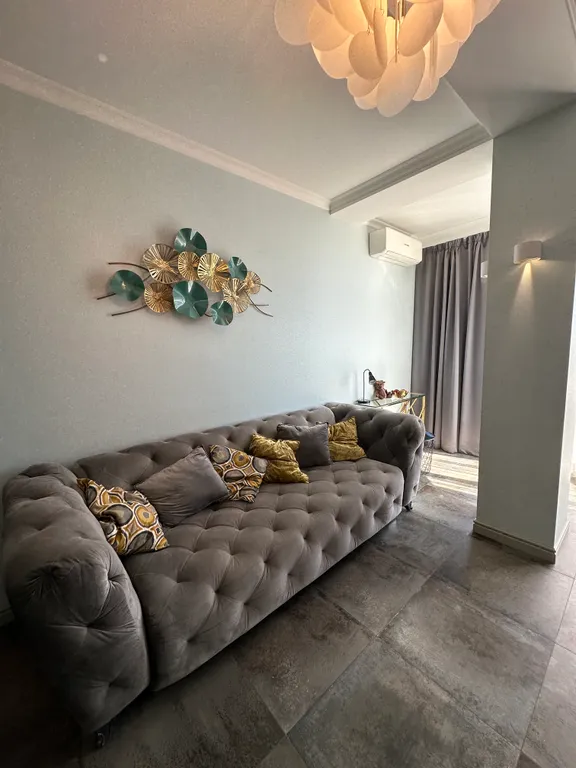 Дизайнерская большая квартира на берегу моря