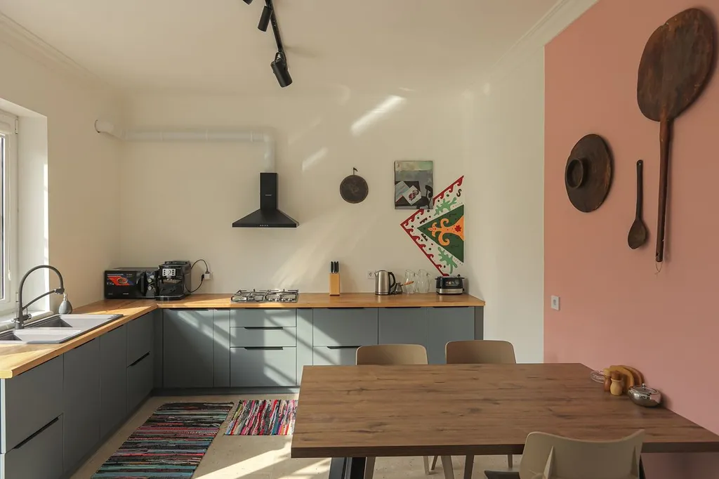 Бассейн с подогревом и лаундж зоной