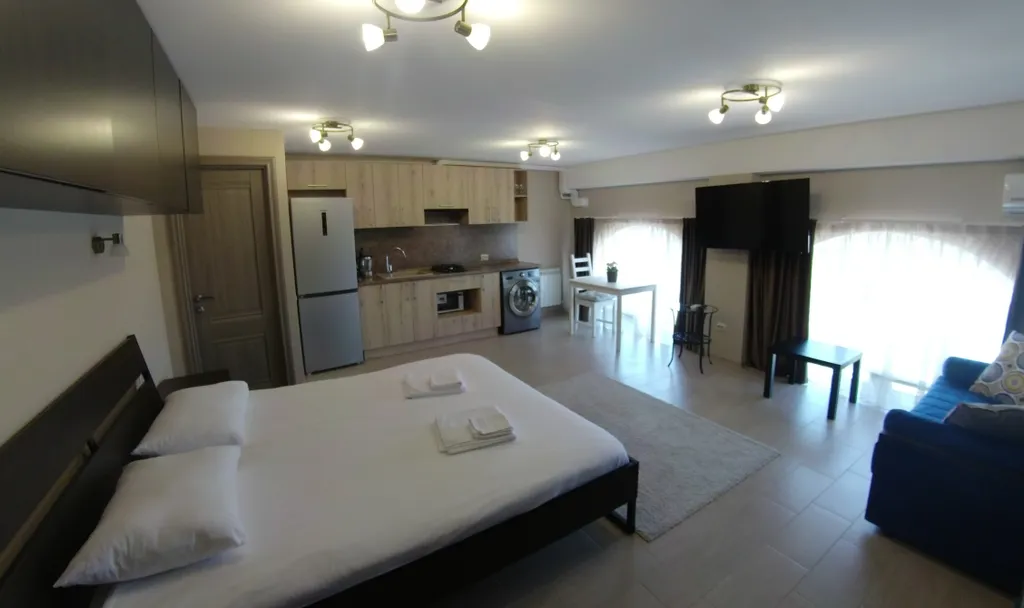 Квартира Квартира Уютная студия с видом на ж/д вокзал Адлер — Адлер