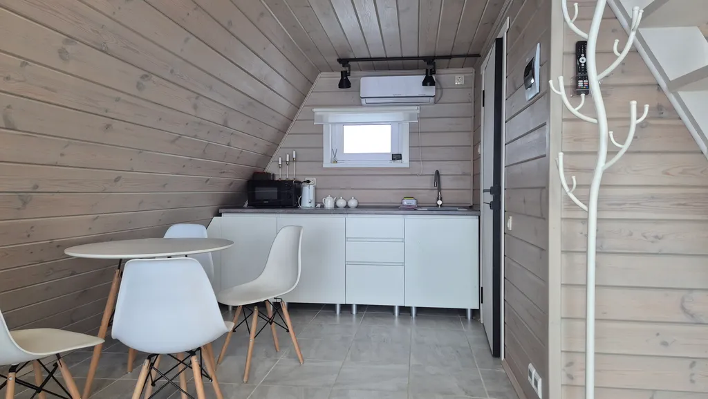 Дом в стиле A-frame с чаном