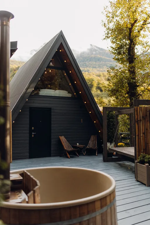 Коттедж Уютное шале на берегу ручья с баней и купелью на уединенной террасе — аренда посуточно в Красная Поляна