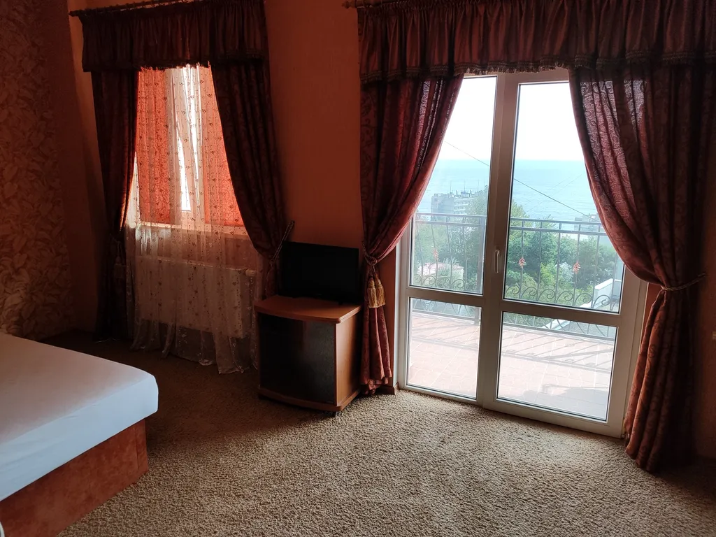 Апартамент с уютным двориком в Мисхоре, в частном доме