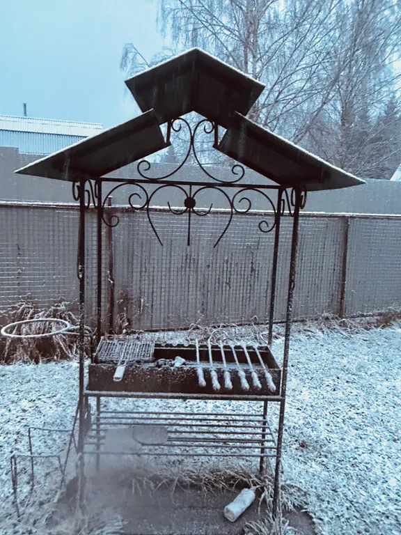 Дом с верандой с баней на участке 10 соток