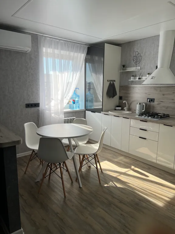 Уютная студия с дизайнерским ремонтом