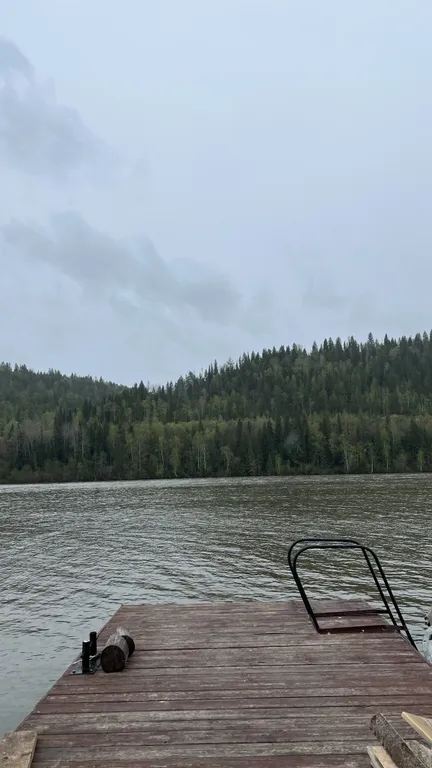 Дом возле реки Караидель на огороженном участке