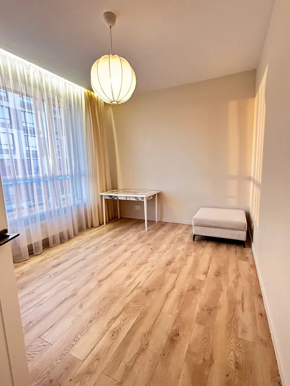 Евротрешка вблизи megasilkway и expo