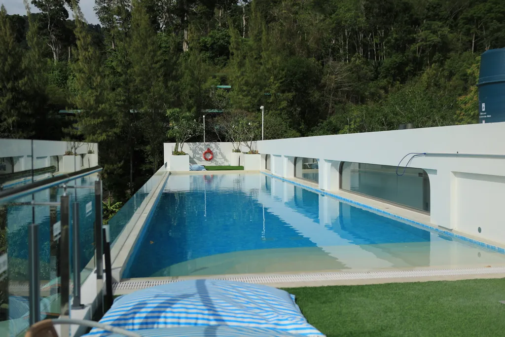 Новая супер однушка с бассейном и морем