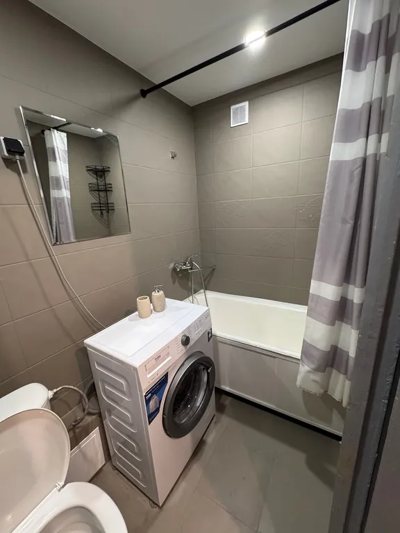 Светлая и чистая квартира с современным ремонтом.