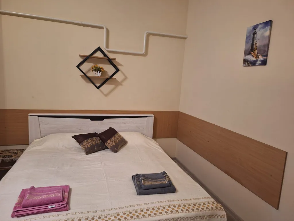 2-комнатная возле ТЦ со своим двориком