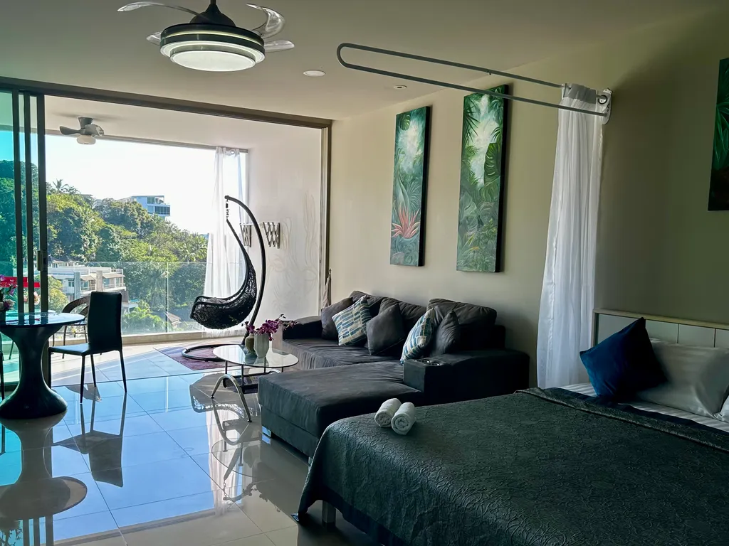 Студия с видом на море