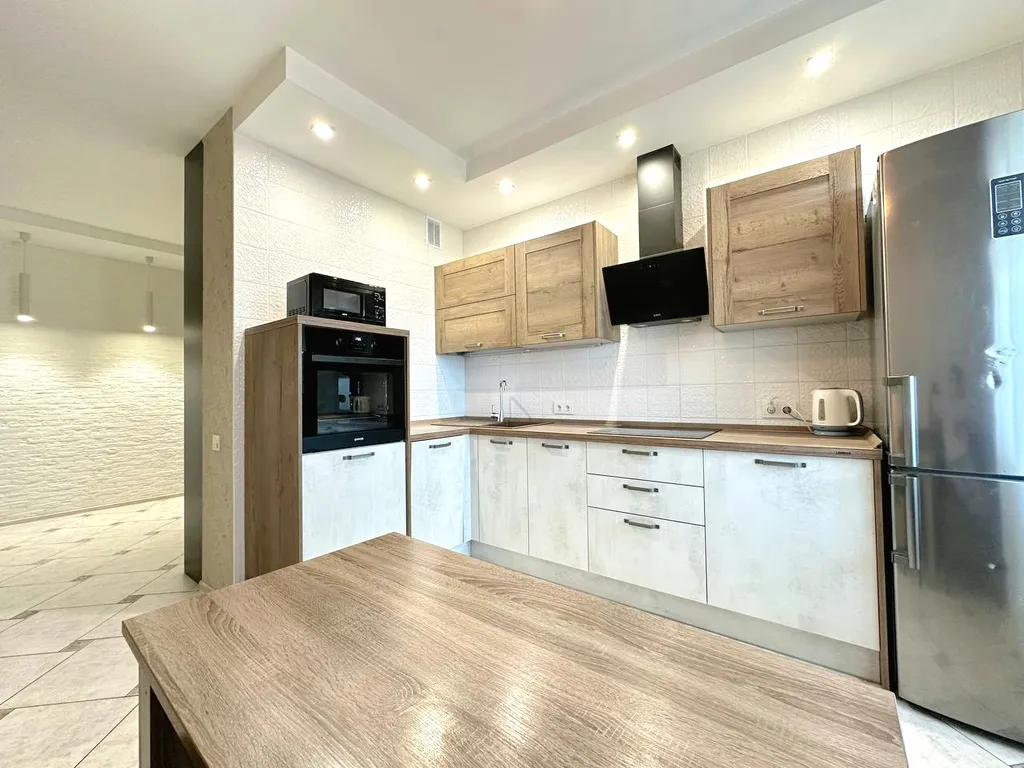 2-комнатная квартира с балконом напротив ЛДК и Кузбасс-Арена