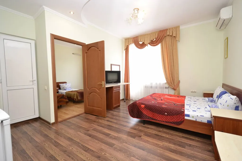 Квартира Квартира 4х мест. двухкомнатный с балконом в гостевом доме Легенда с бассейном — Анапа