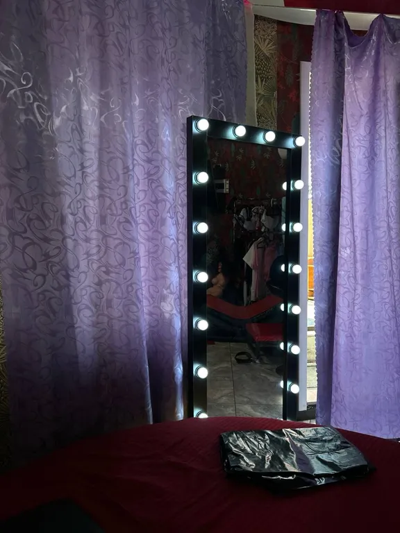 Студия любви в стиле 50 оттенков красного