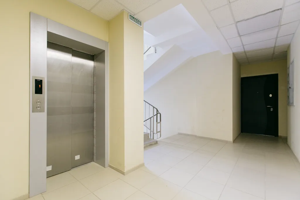 Двухкомнатная квартира-студия возле метро "Маршала Покрышкина"