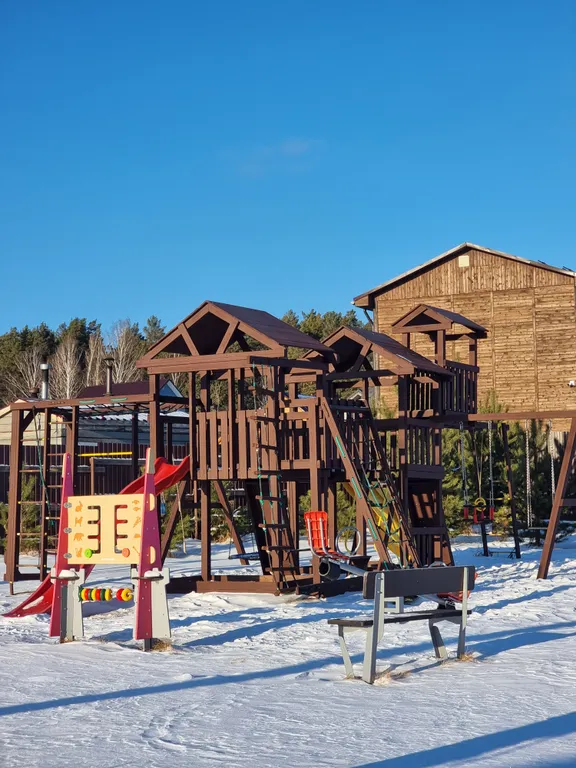 Просторный домик для семейного отдыха вблизи леса