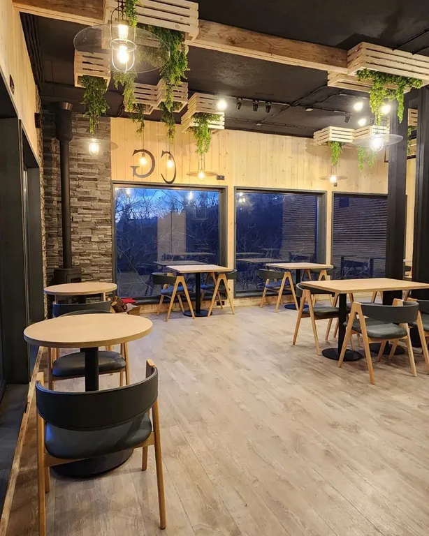 Четырехместный номер с террасой и видом на море.