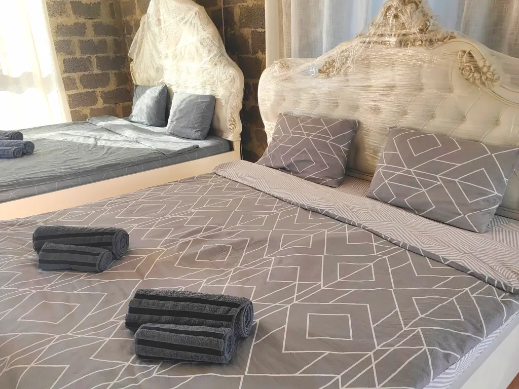 Дом с бассейном, но без ремонта