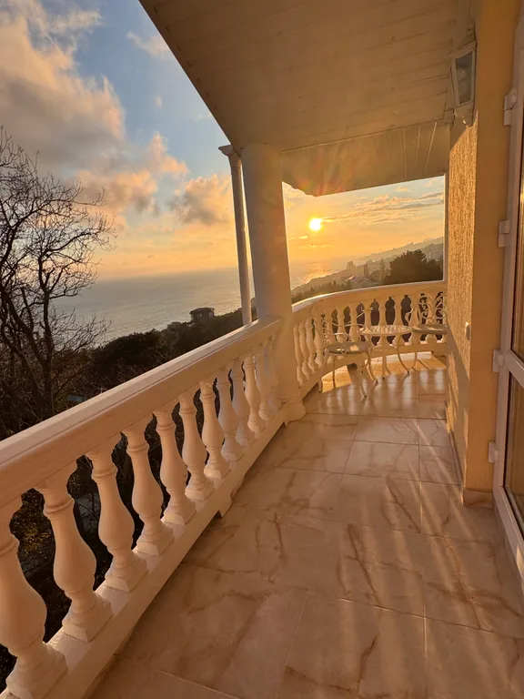 Верхний этаж дома с панорамным видом на море