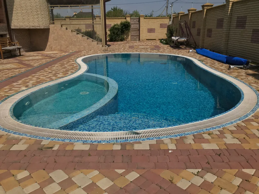 Вилла Казачка с теплым уличным бассейном