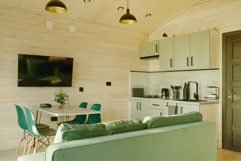 Уютный дом на берегу озера