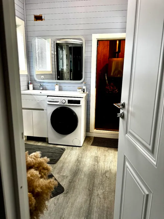 Дом-баня с большой верандой и массажной кроватью