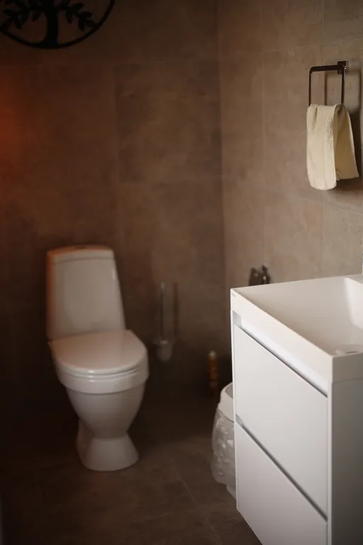 Вилла с бассейном на берегу реки в 30 минутах от центра города