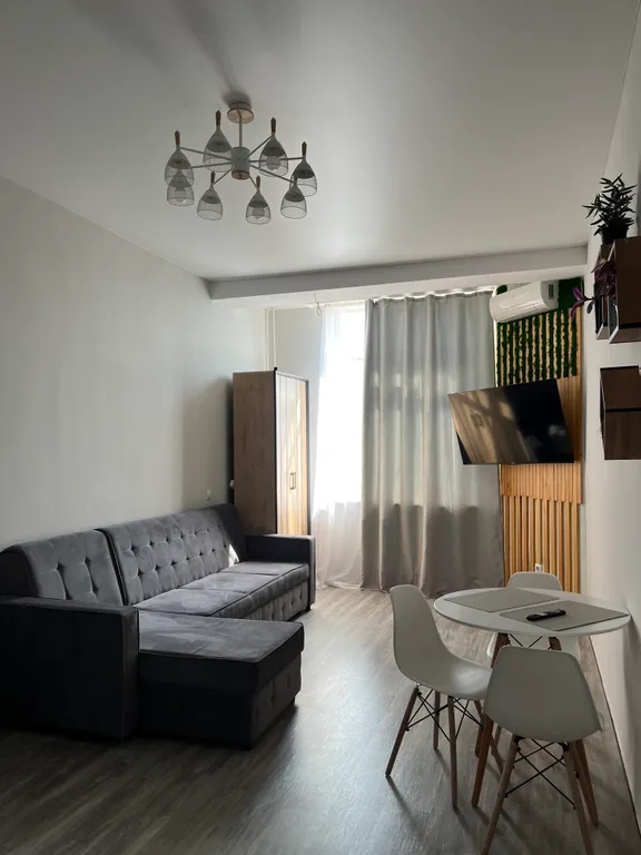 Уютная студия с видом на горы, на берегу моря