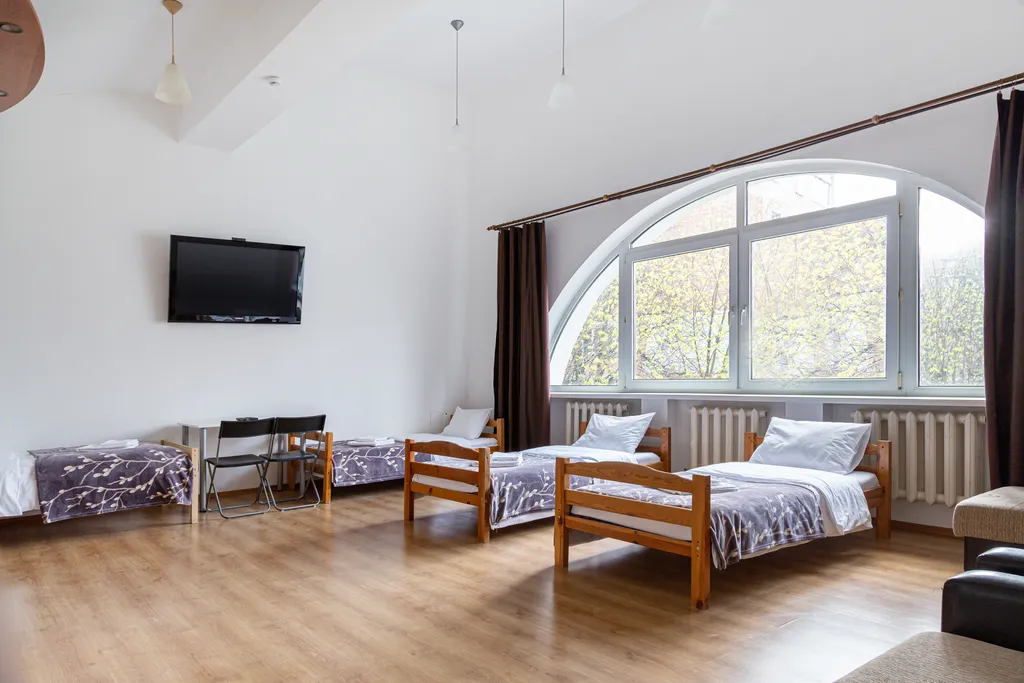 Семейный номер с общей ванной комнатой