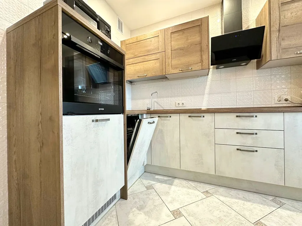 2-комнатная квартира с балконом напротив ЛДК и Кузбасс-Арена