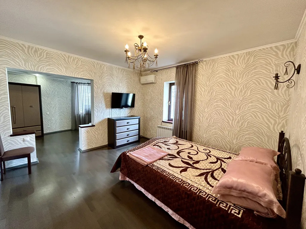 Вилла с бассейном и сауной в центре Ялты