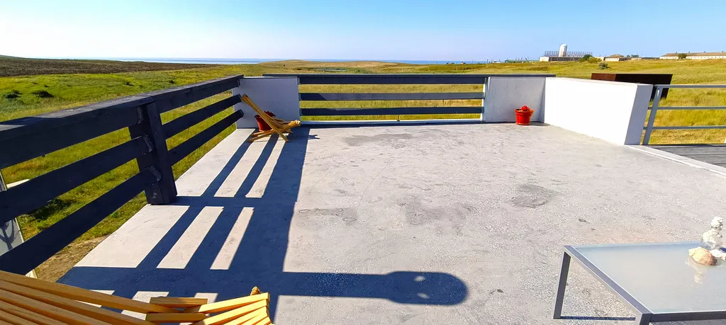 House с панорамной террасой на крыше с видом на море