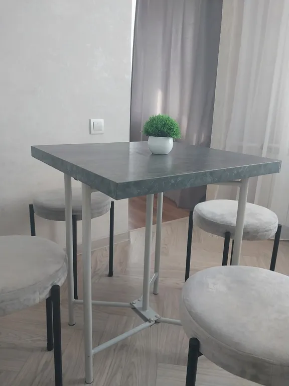 Awesome two-room в Зелёной зоне