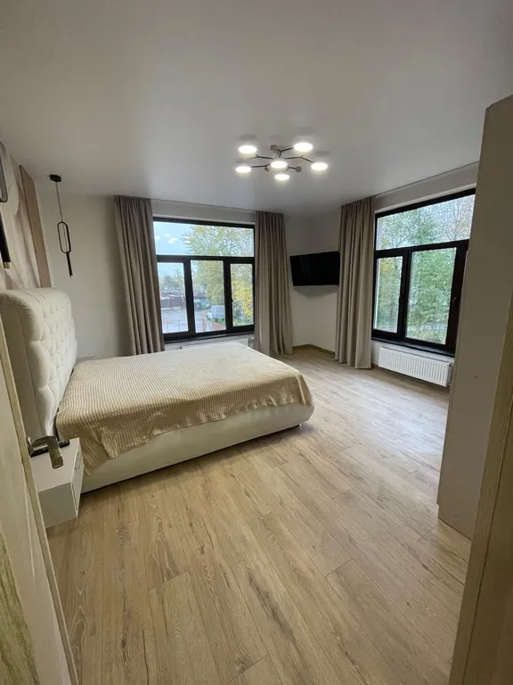 Современный коттедж рядом с заливом