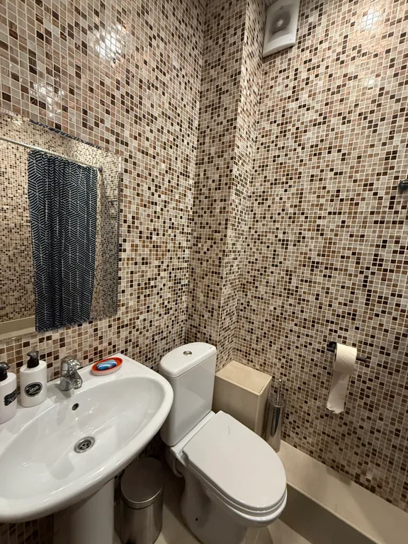 Большая студия с парковкой и местом для отдыха на территории